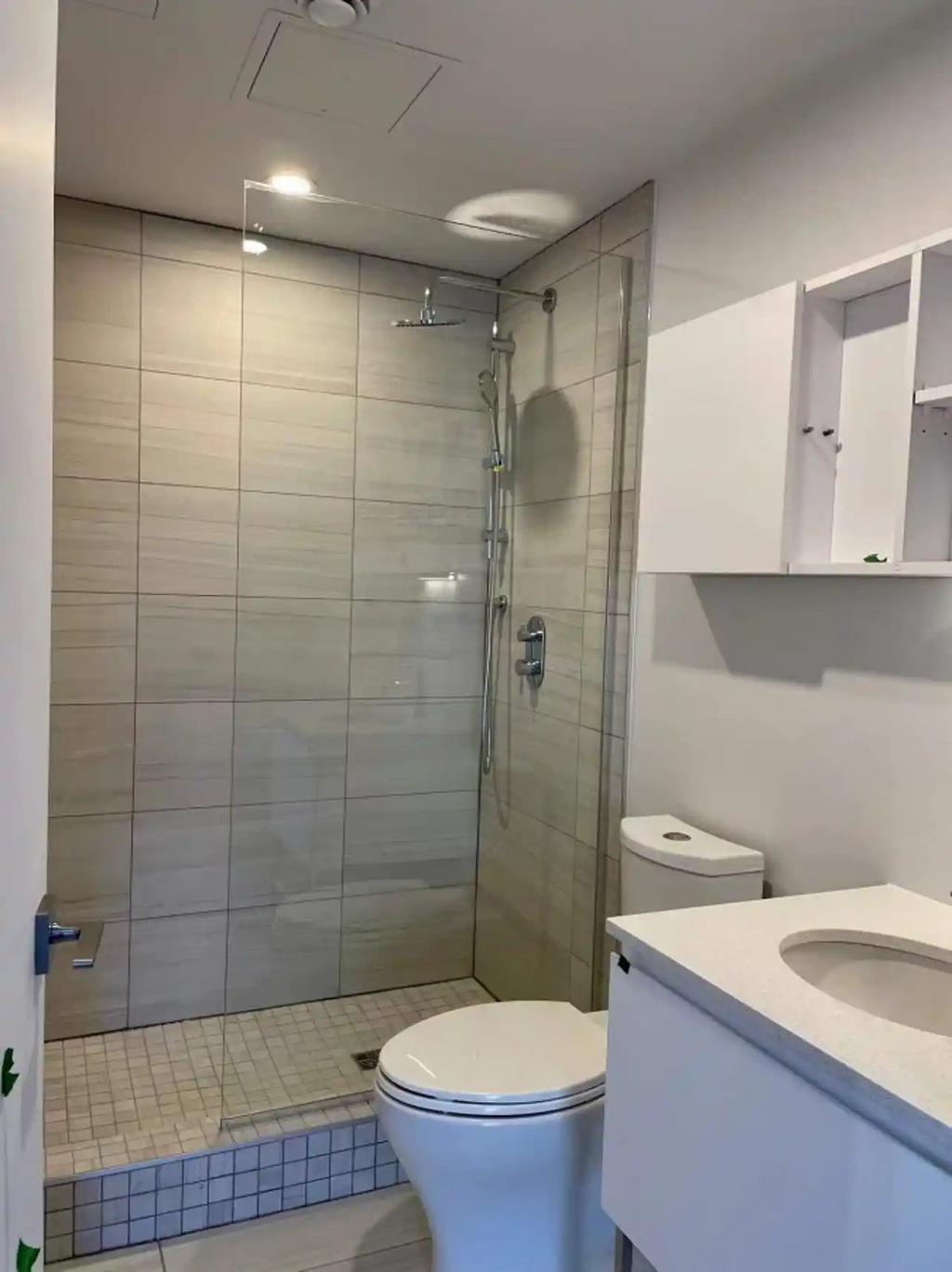 Guiker 1680 Lincoln Ave, Montreal 61442