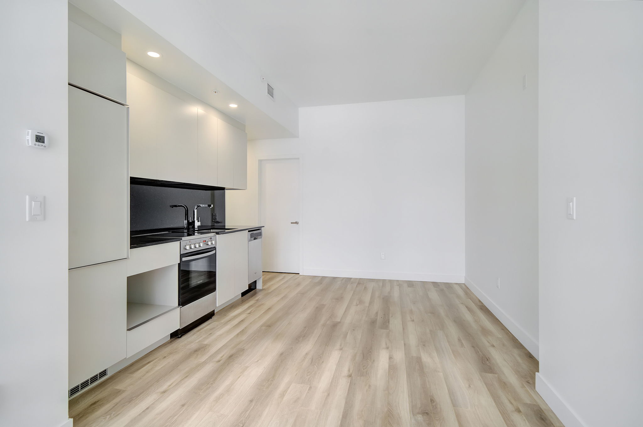 Guiker 2061 rue Stanley, Montreal 27716