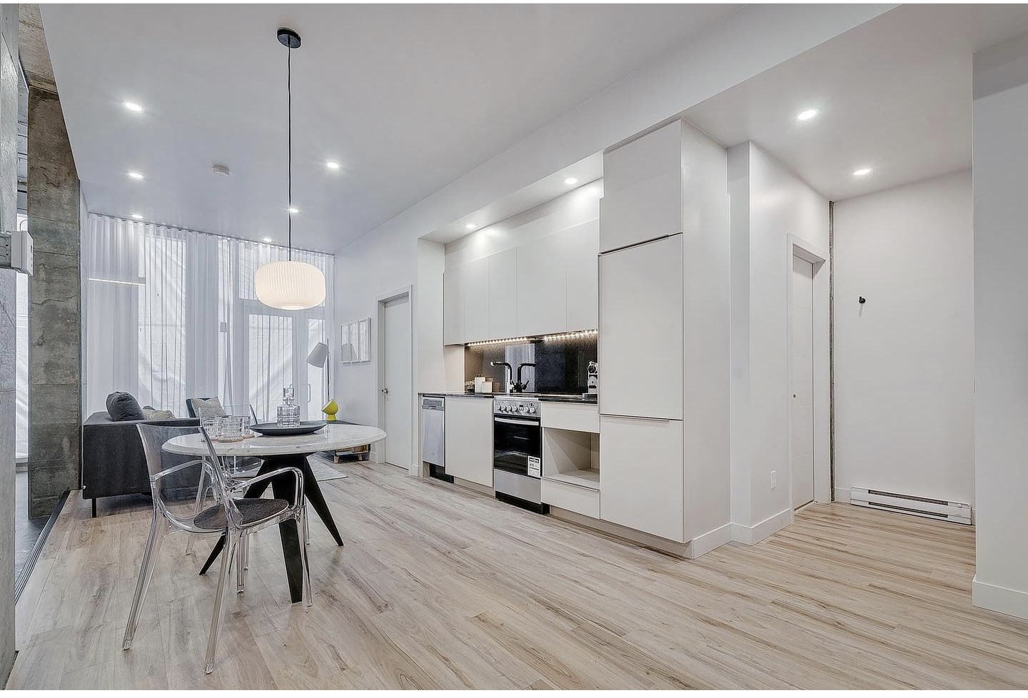 Guiker 2061 Rue stanley, Montreal 29396