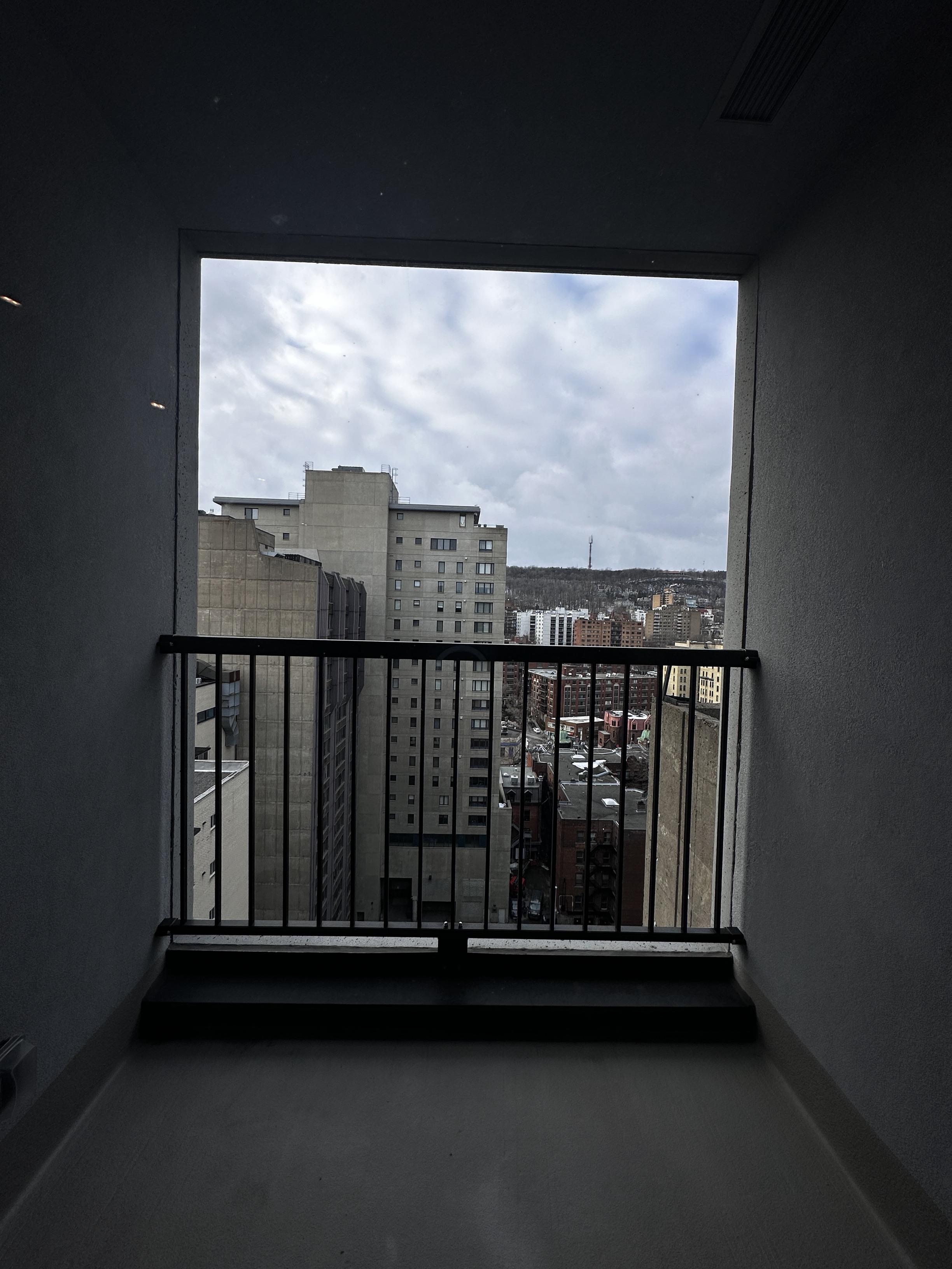 Guiker 1680 Lincoln Ave, Montreal 61442