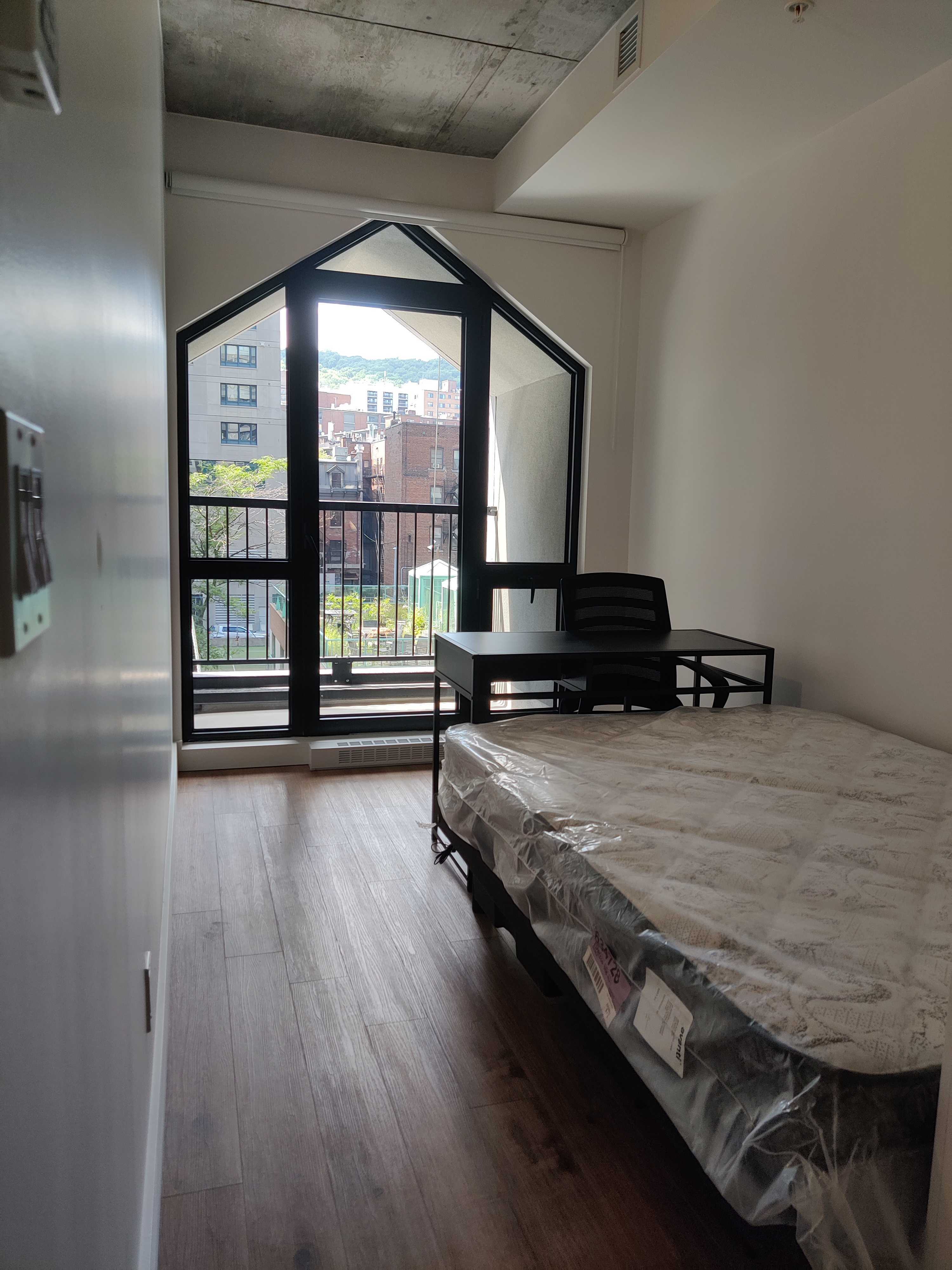 Guiker 1680 Lincoln Ave, Montreal 96729