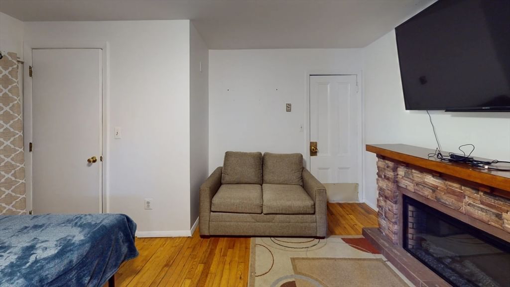 Guiker 12 Lyman St, Waltham 187864